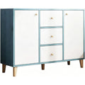 Blau gibt dem Sideboard einen farblichen Akzent