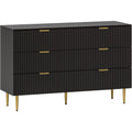 Bei dem Sideboard stehen goldfarbene Griffe im Mittelpunkt