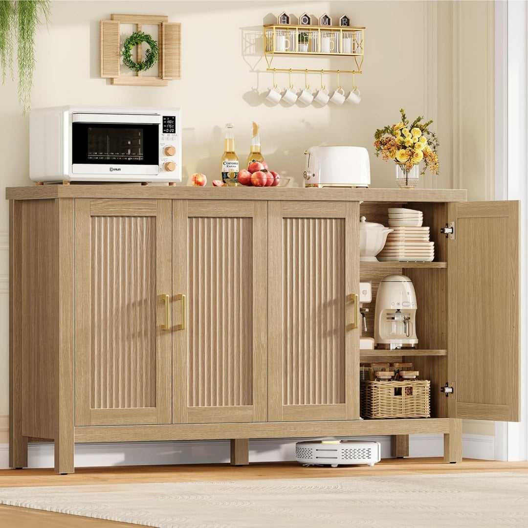 Sideboard verbindet 4 Tueren und goldfarbene Griffe