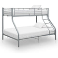 Das Etagenbett nimmt mit 140 x 200 cm Gestalt an
