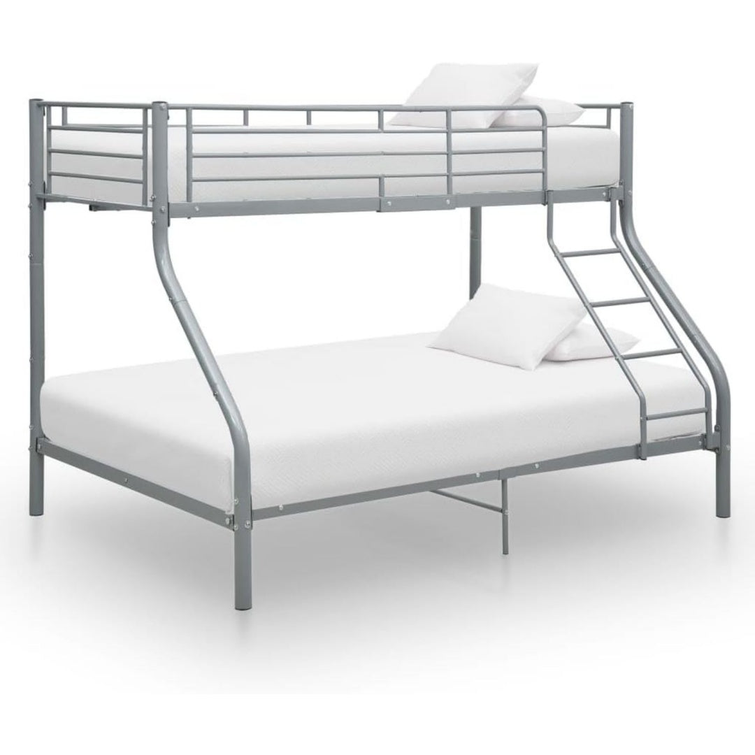 Das Etagenbett nimmt mit 140 x 200 cm Gestalt an