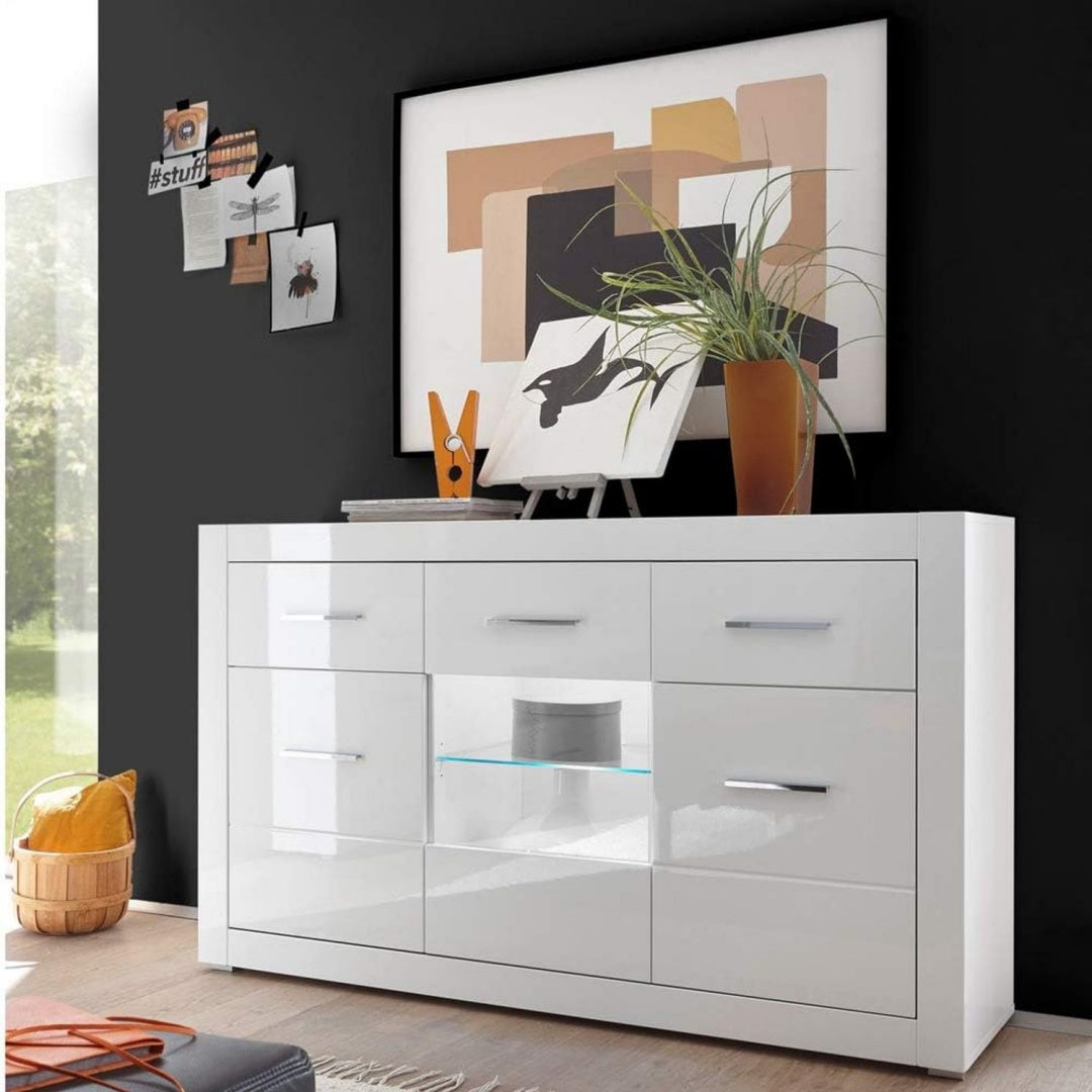 Sideboard verbindet LED Beleuchtung und Glasablagen