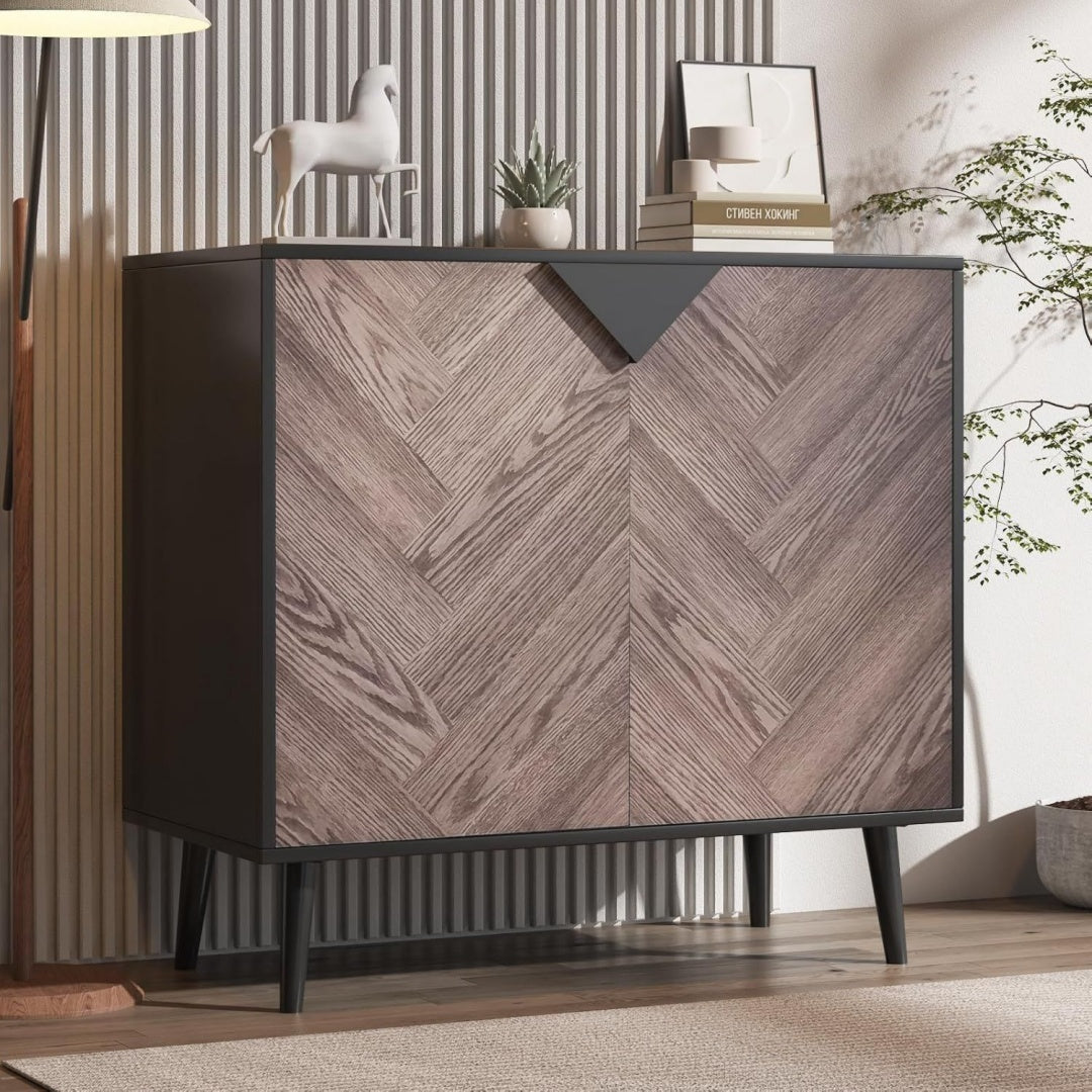 Holzbeine treffen auf Holzoptik an dem Sideboard